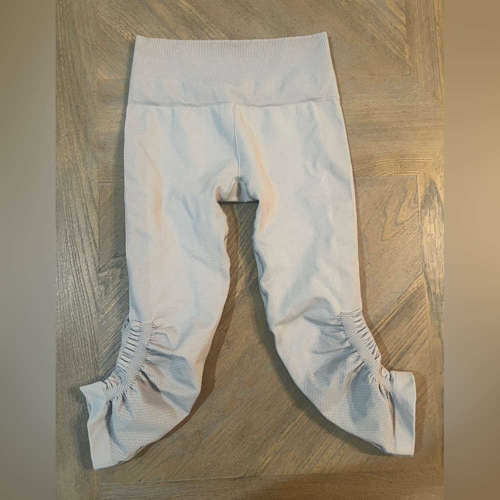 Lululemon Grey Awakening Crop leggings xs